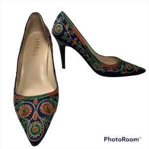 Ralph Lauren slip on pump with beautiful floral embroidery - size 6M